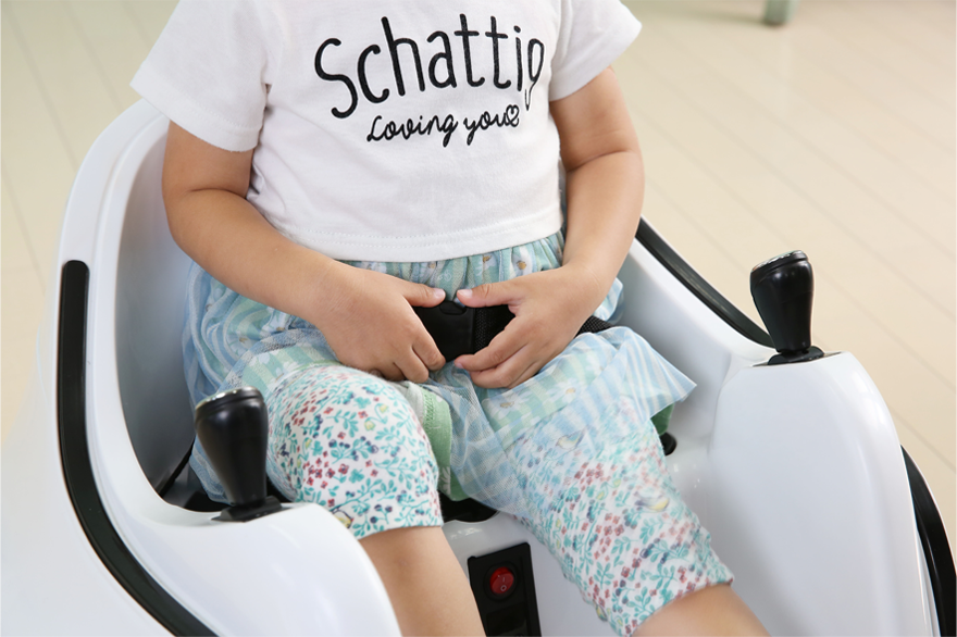 シートベルト付きの安全設計。お子様に安全にお楽しみいただけます。